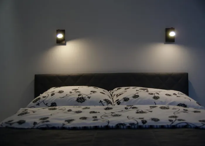 Charming In The Centre, *